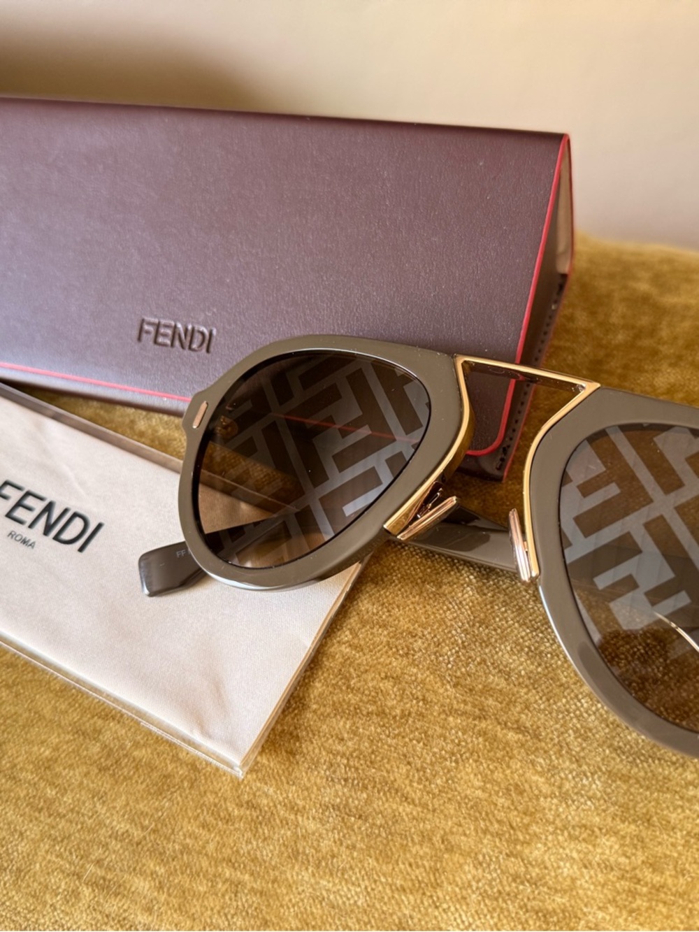 FENDI Aviators men/women
Ff M0104/s Sunglasses In Q/bf Brown